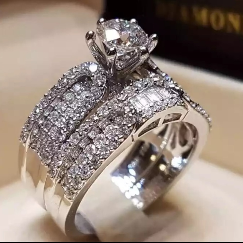 New Women’s 2 pc Set 925 Silver Diamond Ring 💍